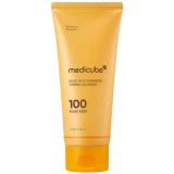 Пенка для умывания с кислотами Medicube Kojic Acid Turmeric Toning Cleanser 120 мл